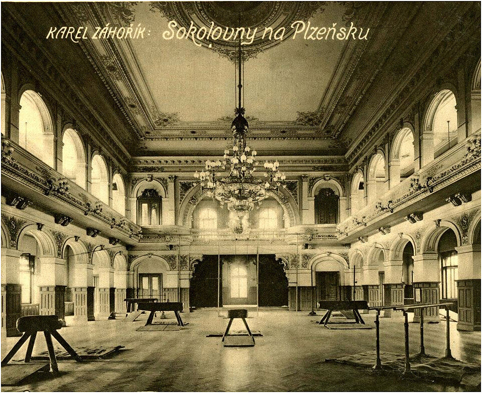 PilsenPlzen_SokolovnaHistorickyInterier.jpg