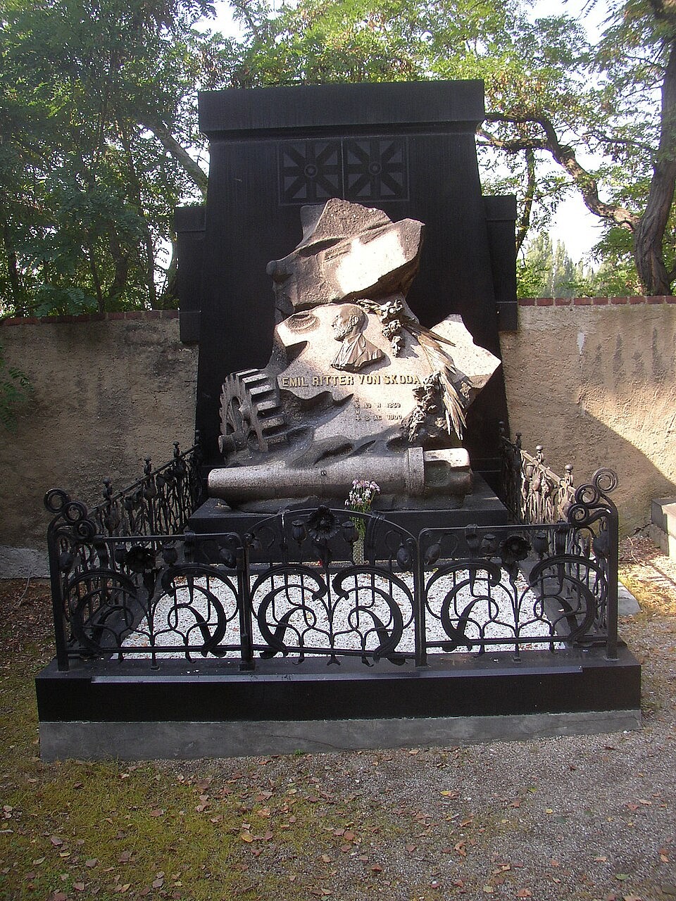 Emil_Skoda_grave_Plzen.JPG