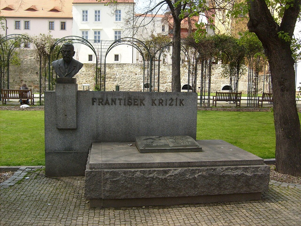 František-Křižík-monument.jpg