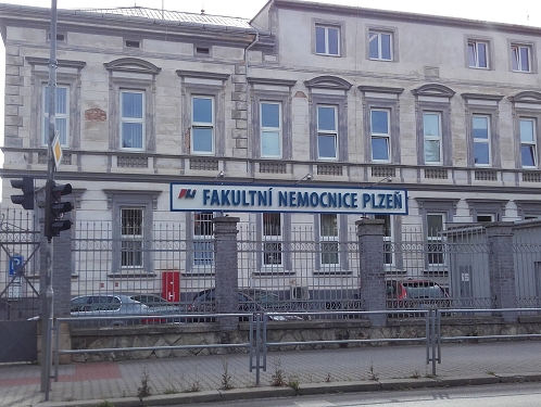 Stíny nad FN Plzeň: Na vládu doputoval výbušný dokument, nitky vedou k Chovancovi