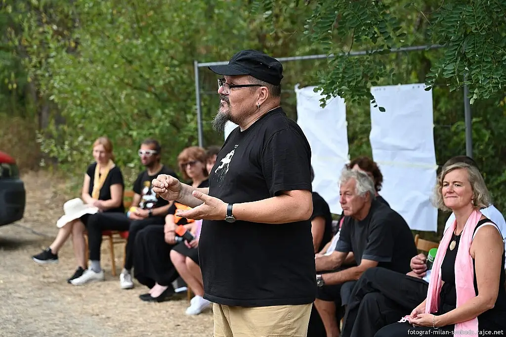 La Ulica_ukázka představení Chudoba cti netratí v rámci Festivalu na ulici 2026_foto Milan Svoboda (2).jpg