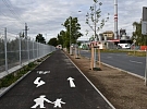 Plzeň dokončila chybějící část stezky podél Jateční ulice. Umožní bezpečnější pohyb cyklistů u frekventované silnice