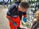 Hlídka mířila do centra, skončila u zraněné seniorky