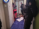 Volání o pomoc za dveřmi bytu nezůstalo bez odezvy