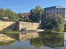 Kamenné zdi v Mlýnské strouze jsou v havarijním stavu, letos začne oprava