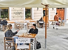 V Plzni platí nová pravidla pro předzahrádky, detaily město řešilo přímo s provozovateli