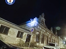 Bratři Grimmové by se asi divili - noční loupání střechy ze služebny městské policie
