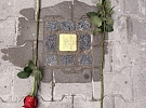 Z chodníků promlouvají příběhy. V Plzni přibyly další kameny zmizelých