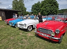 Hracholuská přehrada ožila veterány: Sraz Škoda Felicia Cabrio přilákal desítky nadšenců