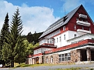 Vzestup a pád šumavského gigantu: Příběh hotelu Rixy, který přežil války, ale neustál nezájem