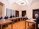 Primátor města Plzně Roman Zarzycký předal šeky organizacím, které pomáhají