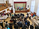 Charitativní trh nabídl bohatý výběr vánočního sortimentu