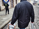 Důvěřuj, ale prověřuj. Strážníci odhalili v centru města neplatnou veřejnou sbírku