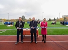 Fotbalové hřiště na 33. základní škole v Plzni má nový umělý trávník a zázemí